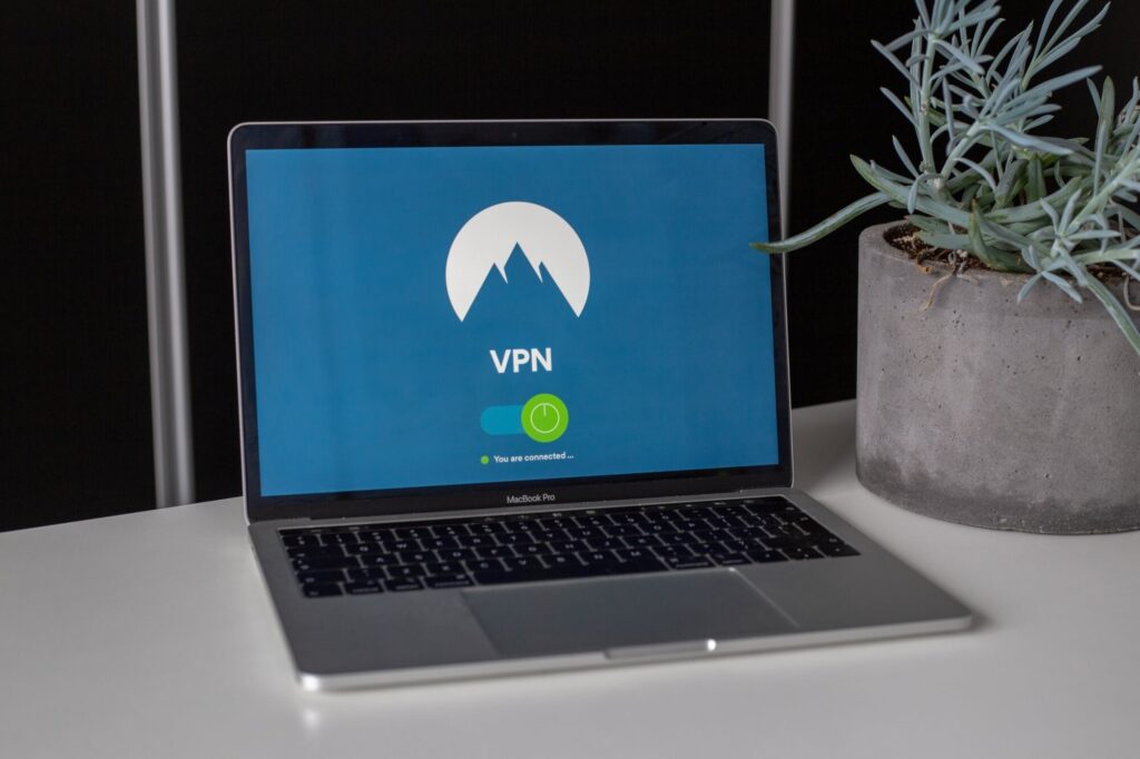 HOW TO CHOOSE A VPN