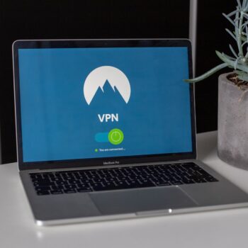 HOW TO CHOOSE A VPN